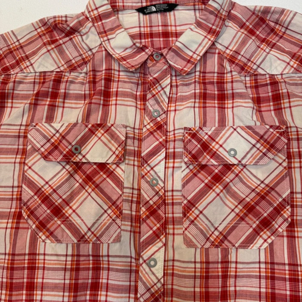 The North Face Mens XL Red Plaid Short Sleeve Snap Front Hiking Shirt Outdoor